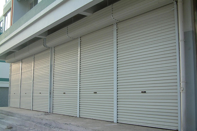 沈陽商場電動卷簾門怎么安裝？