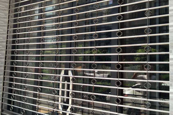 定做商場快速卷簾門需要知道的細節(jié)