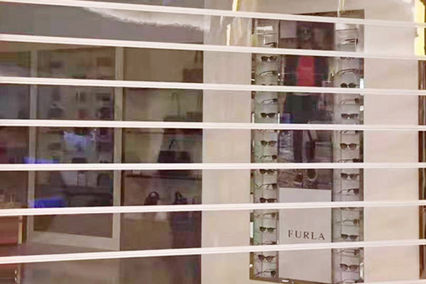 沈陽商場卷簾門批發廠家淺談商場卷簾門的優勢