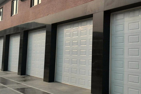 沈陽卷卷門的優點就是簡約便宜、安裝方便，是使用率最高的車庫門